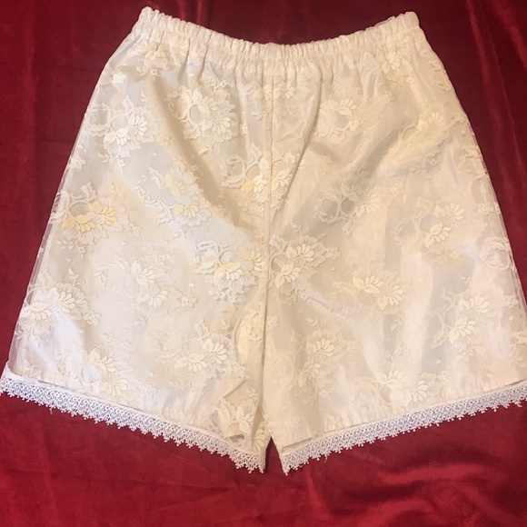 Vintage 90s Vi Niece Ivory Sheer Lace with Lining Knee Length Shorts Size Medium - Picture 7 of 8